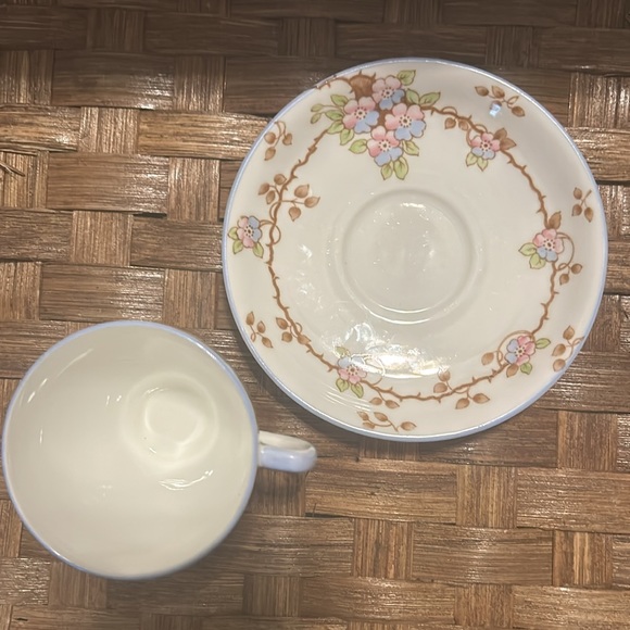Rare Find! Vintage Old Royal Bone China teacup & saucer w/ pink & blue flowers. - Picture 4 of 7